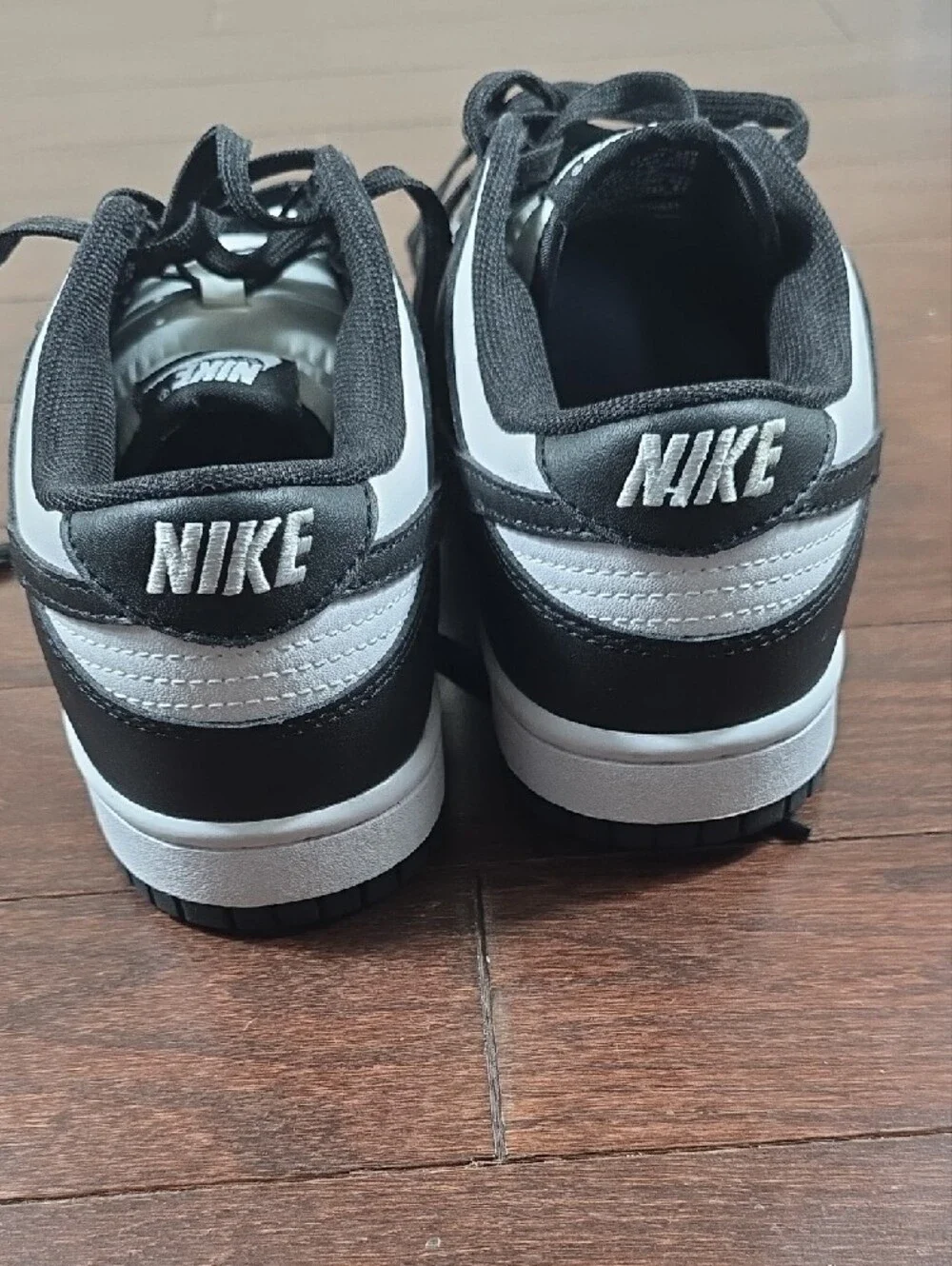 Nike Men's Black and White Low-Top Sneakers
